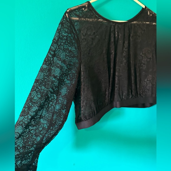 Torrid curve 3X stretch lace 3/4 sleeve crop top - Picture 3 of 5